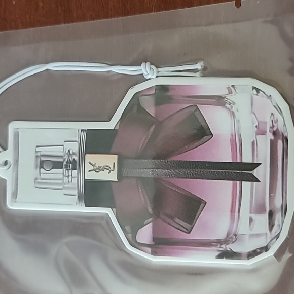 Yves Saint Laurent: Mon Paris Luxury Car Air Freshner Hanging Scent - Picture 2 of 5